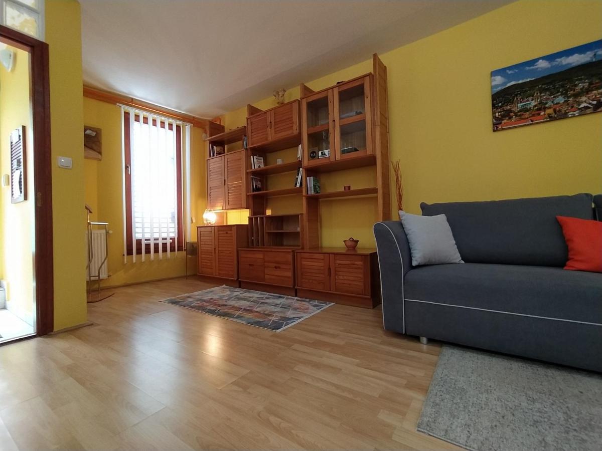 Keltaur Studio Apartman With Garage Apartment Pecs Exterior photo